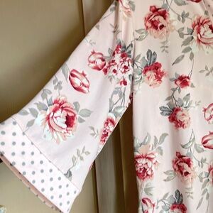 FLORA NIKROOZ Pajama Set Pink Floral 3/4 Sleeve Crop Pant Women’s Sz: M